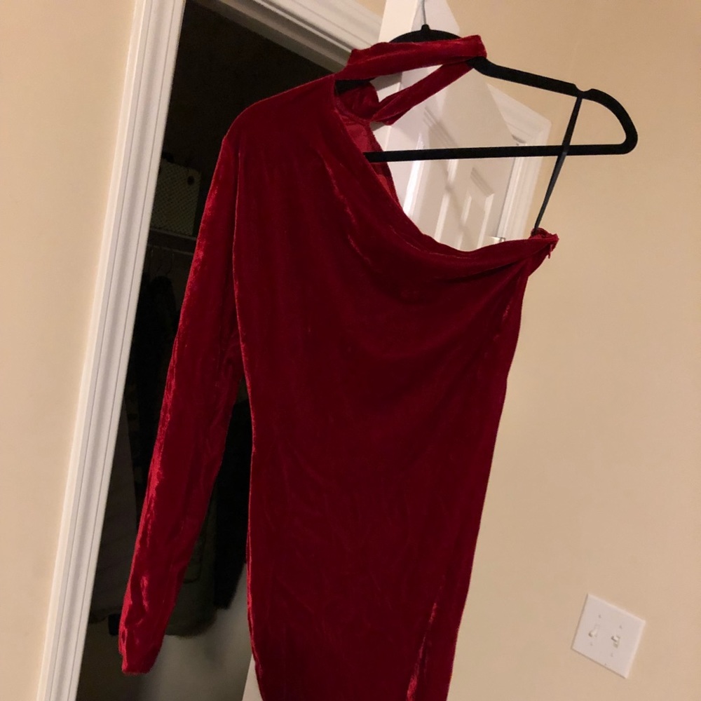 New Red velvet dress. Medium but fits like a large. Below knees. Form fitting.